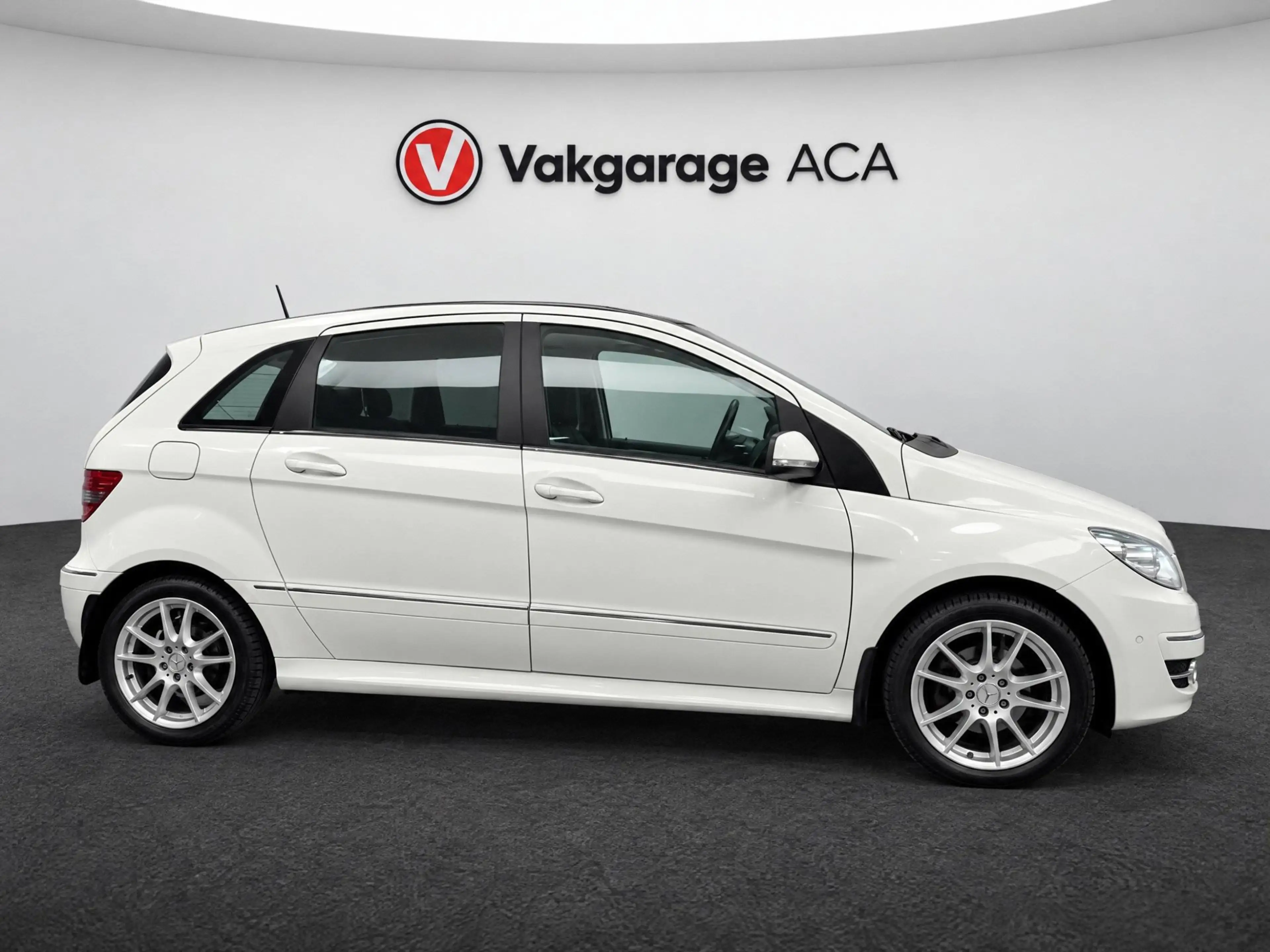 Mercedes-Benz B 200 // PANORAMADAK // PDC VOOR&ACHTER // AIRCO // TREK — photo 4