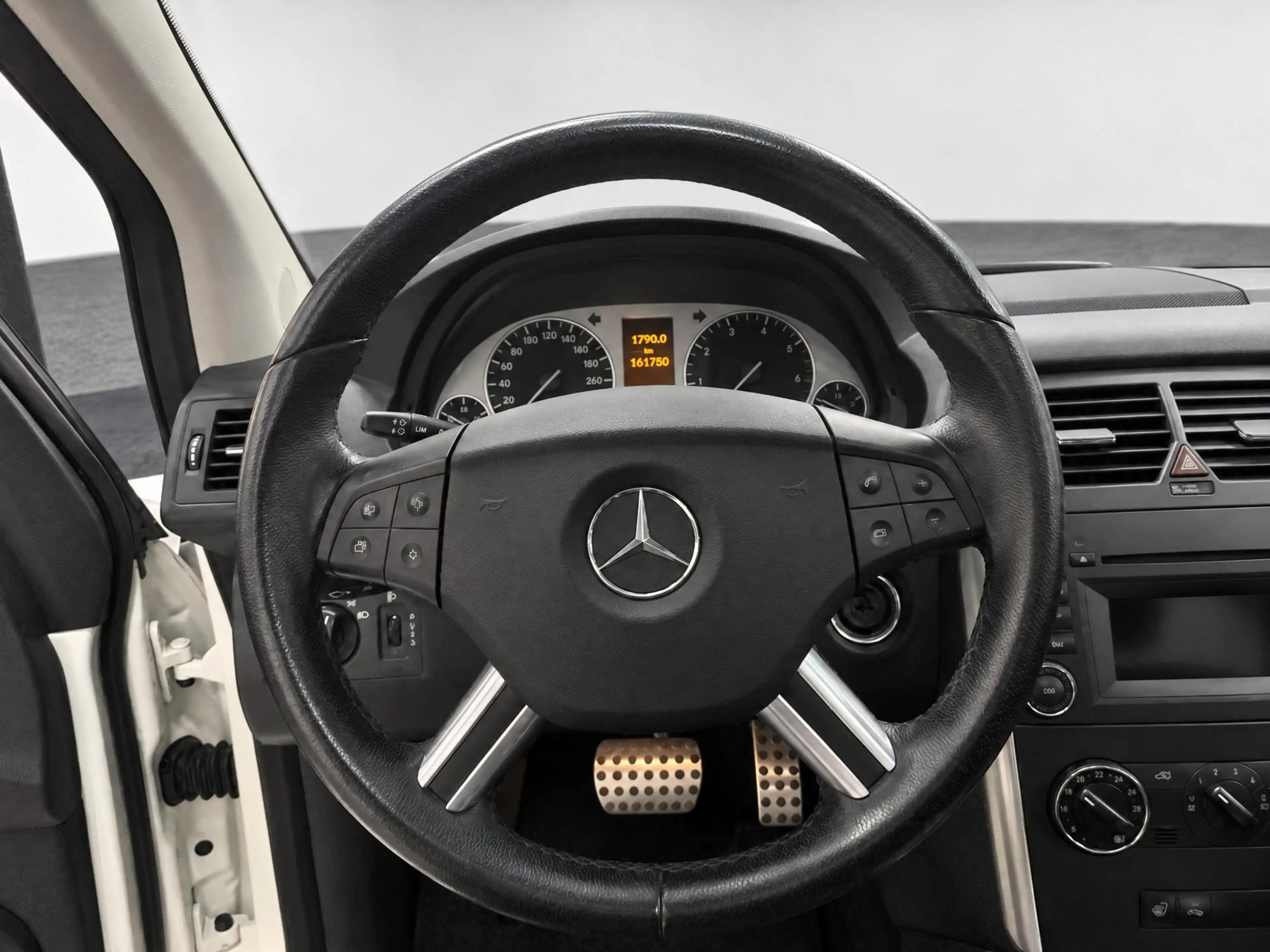 Mercedes-Benz B 200 // PANORAMADAK // PDC VOOR&ACHTER // AIRCO // TREK — photo 8