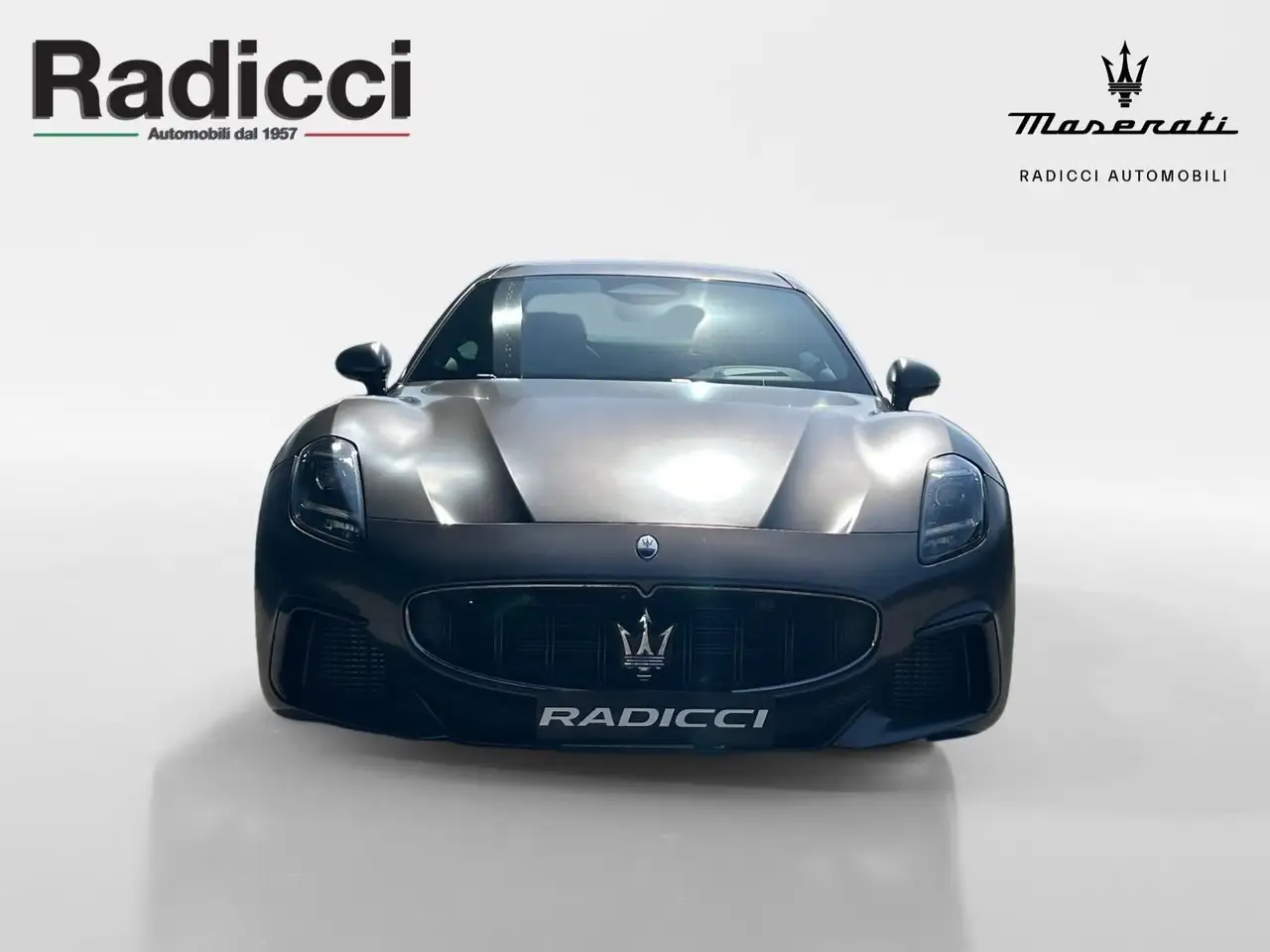 Maserati GranTurismo 2023 — фото 12