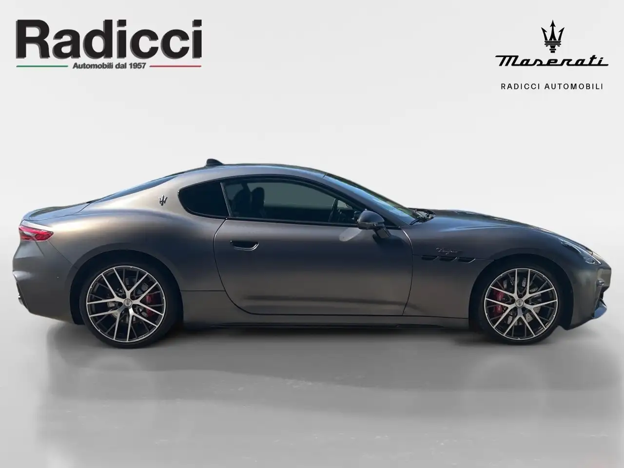 Maserati GranTurismo 2023 — фото 14