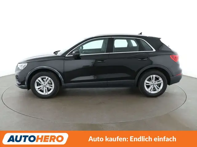 Audi Q3 view 3