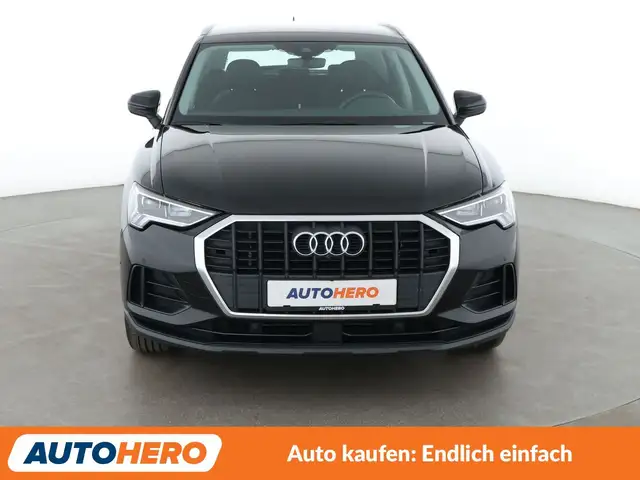 Audi Q3 view 9