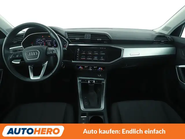 Audi Q3 view 12