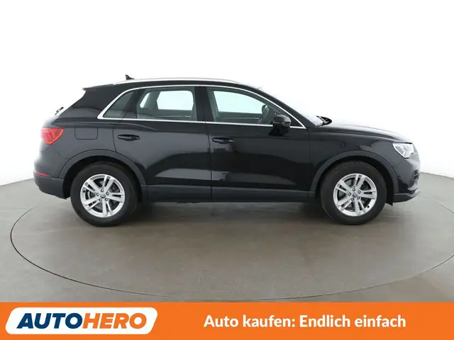 Audi Q3 view 7