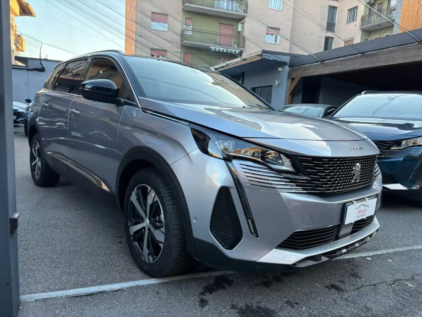 Peugeot 5008 Hybrid 136 e-DCS6 GT Gris - 2