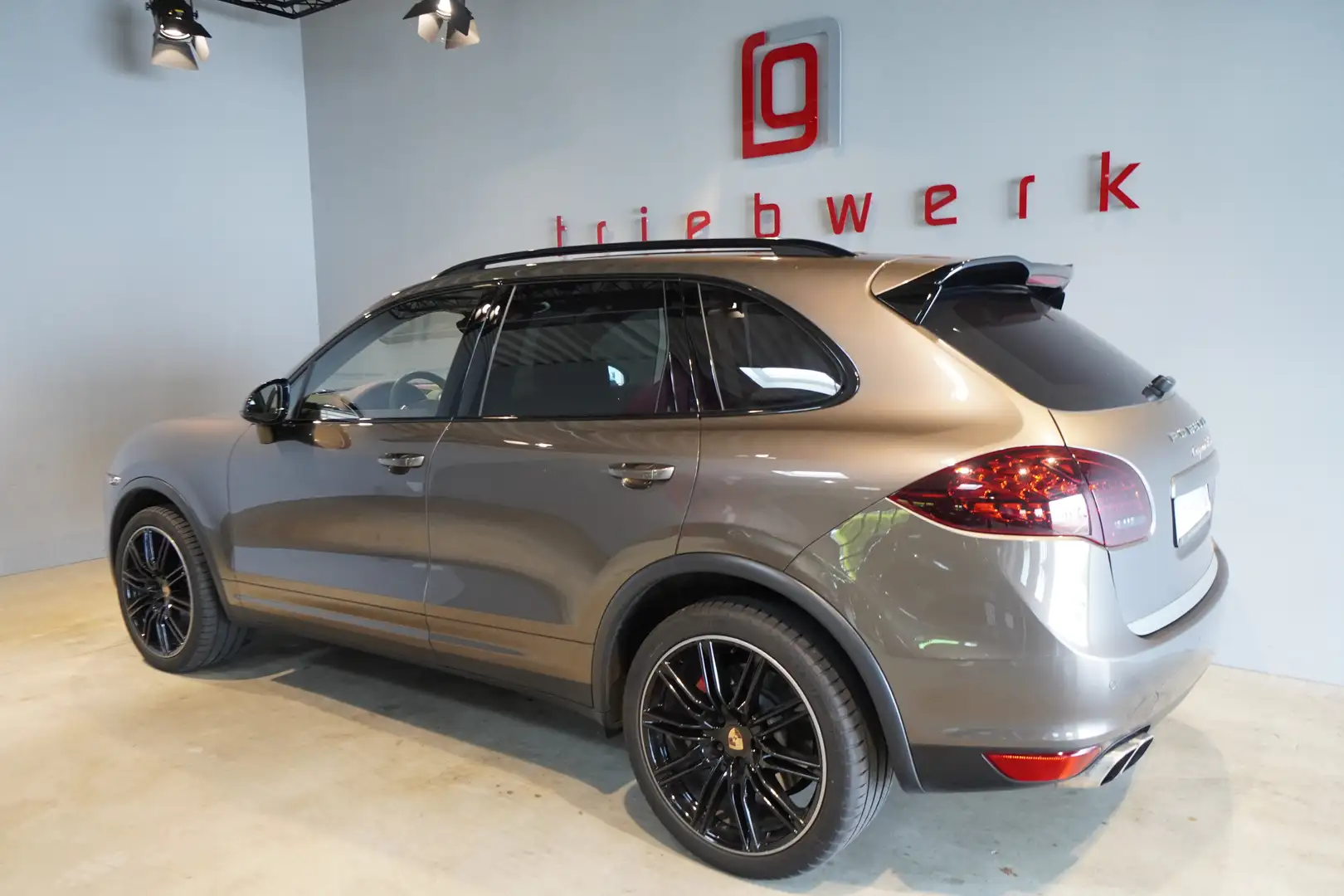Porsche Cayenne Turbo 4.8 V8*BRD FZG*RearSeat*Pano*Burmester* Grau - 2