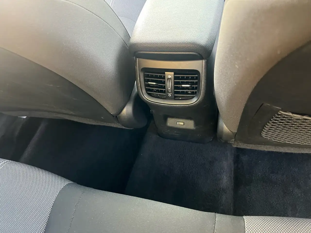 Kia Forte снимка Kia Forte