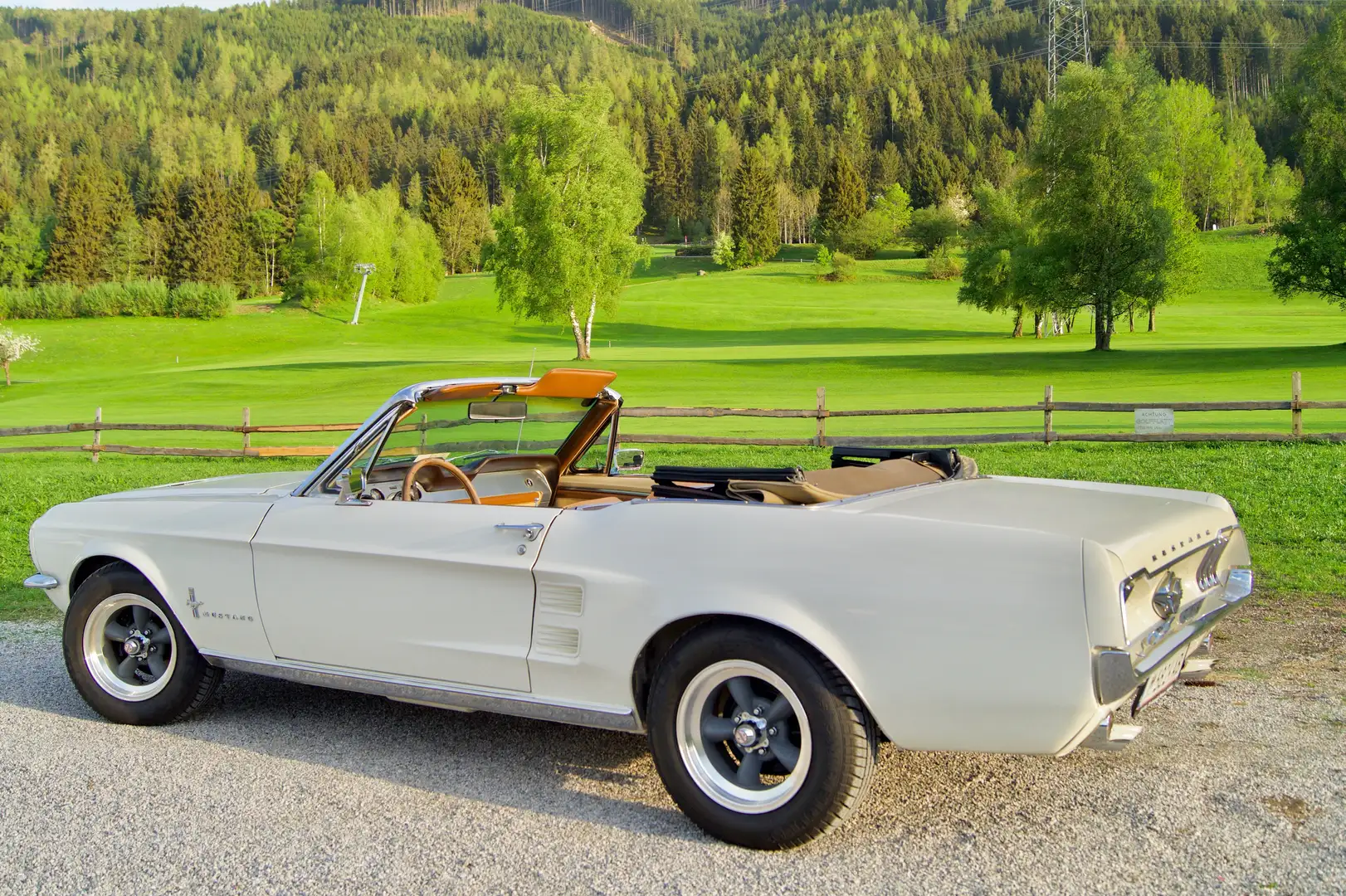 Ford Mustang Cabrio bež - 1