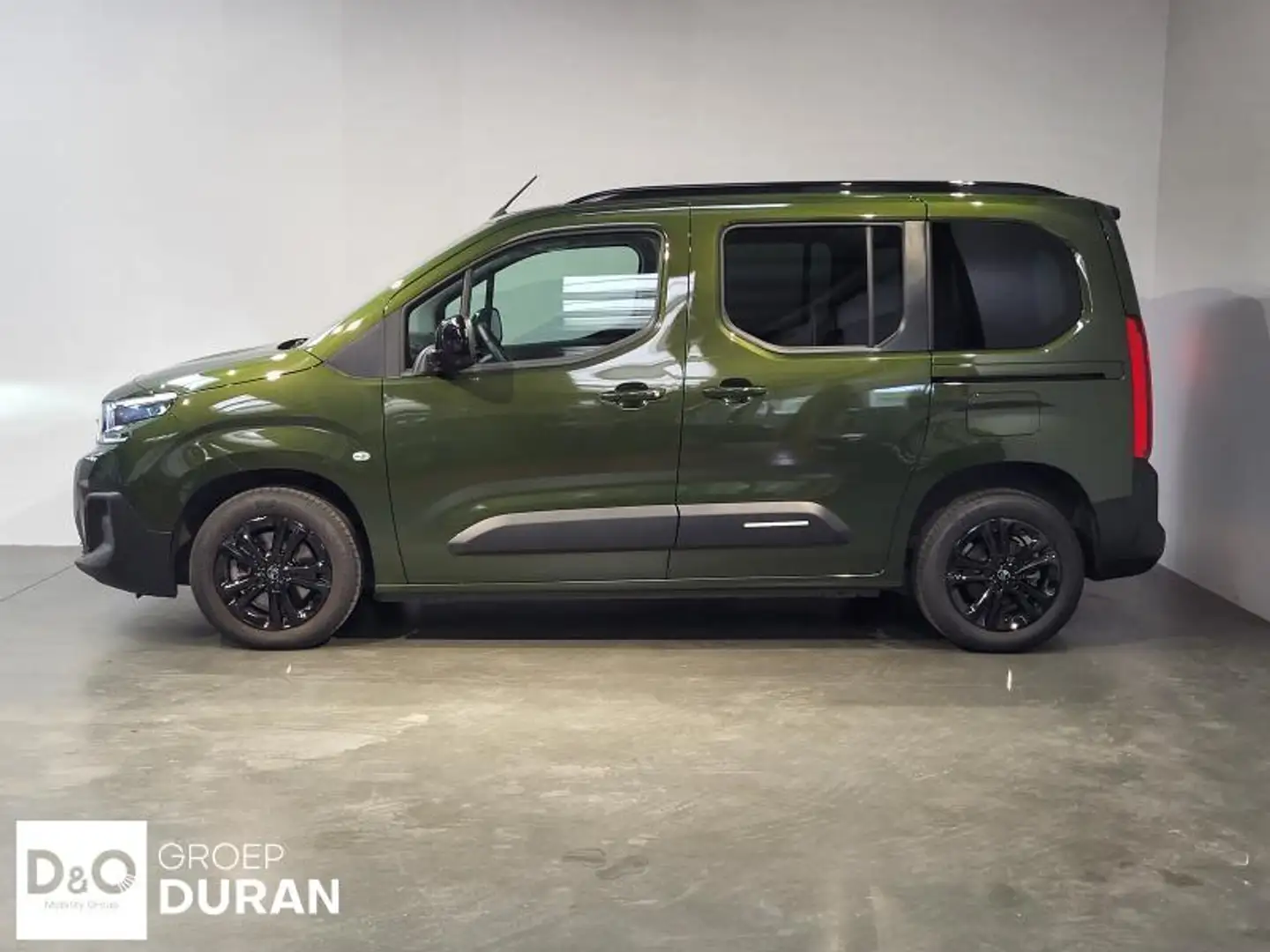 Citroen Berlingo Maat M Plus 1.2 110 BVM6 Groen - 2