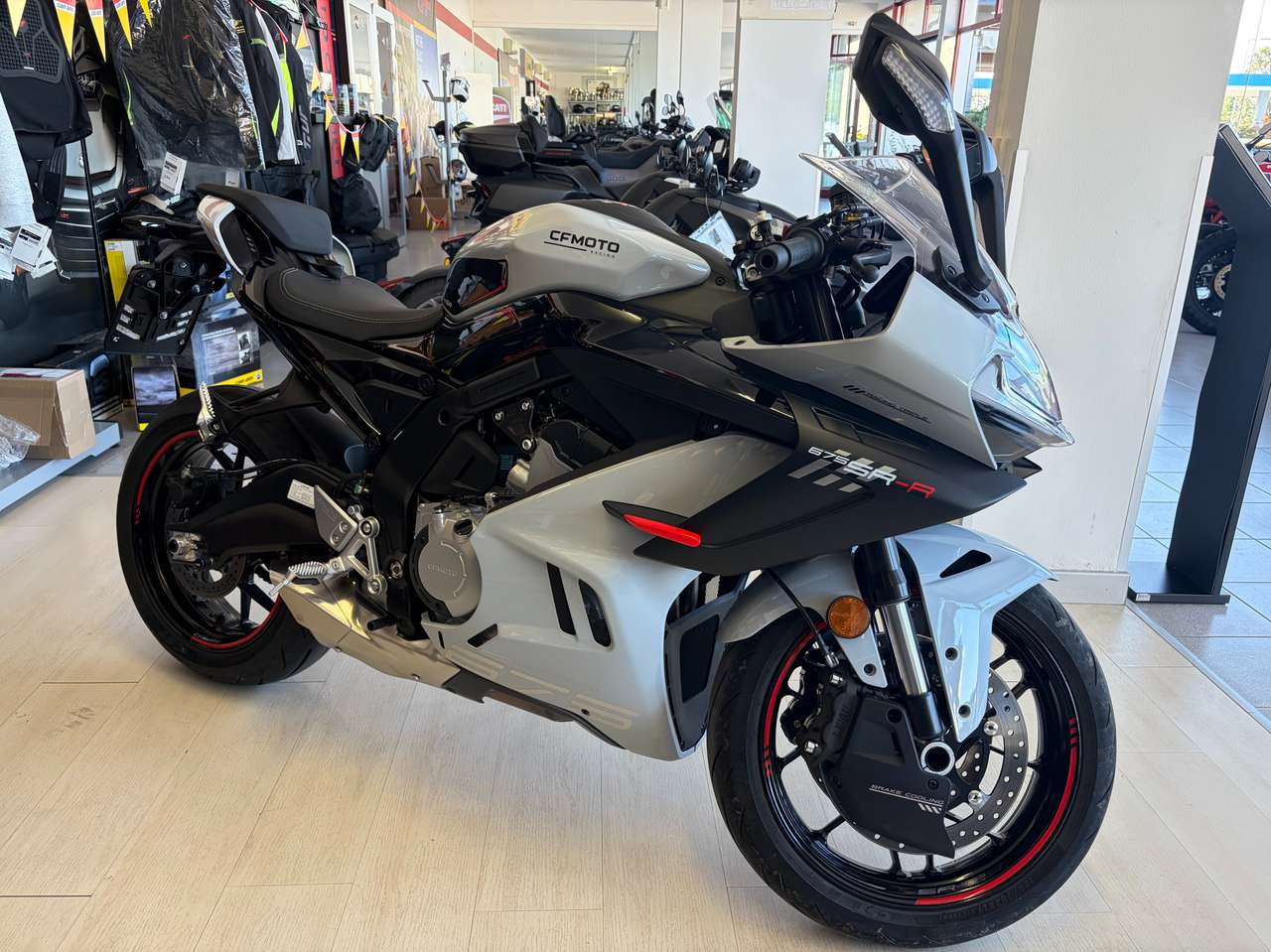 CFMOTO 675 NK SR 675