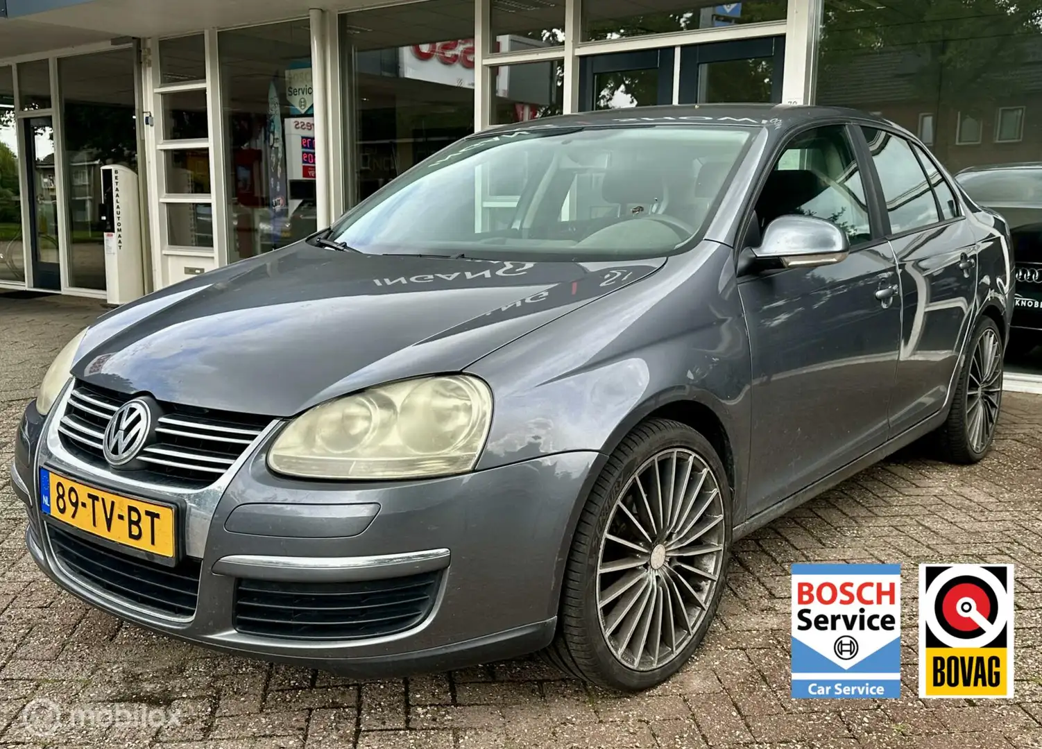 Volkswagen Jetta 1.6 FSI Comfortline Šedá - 1