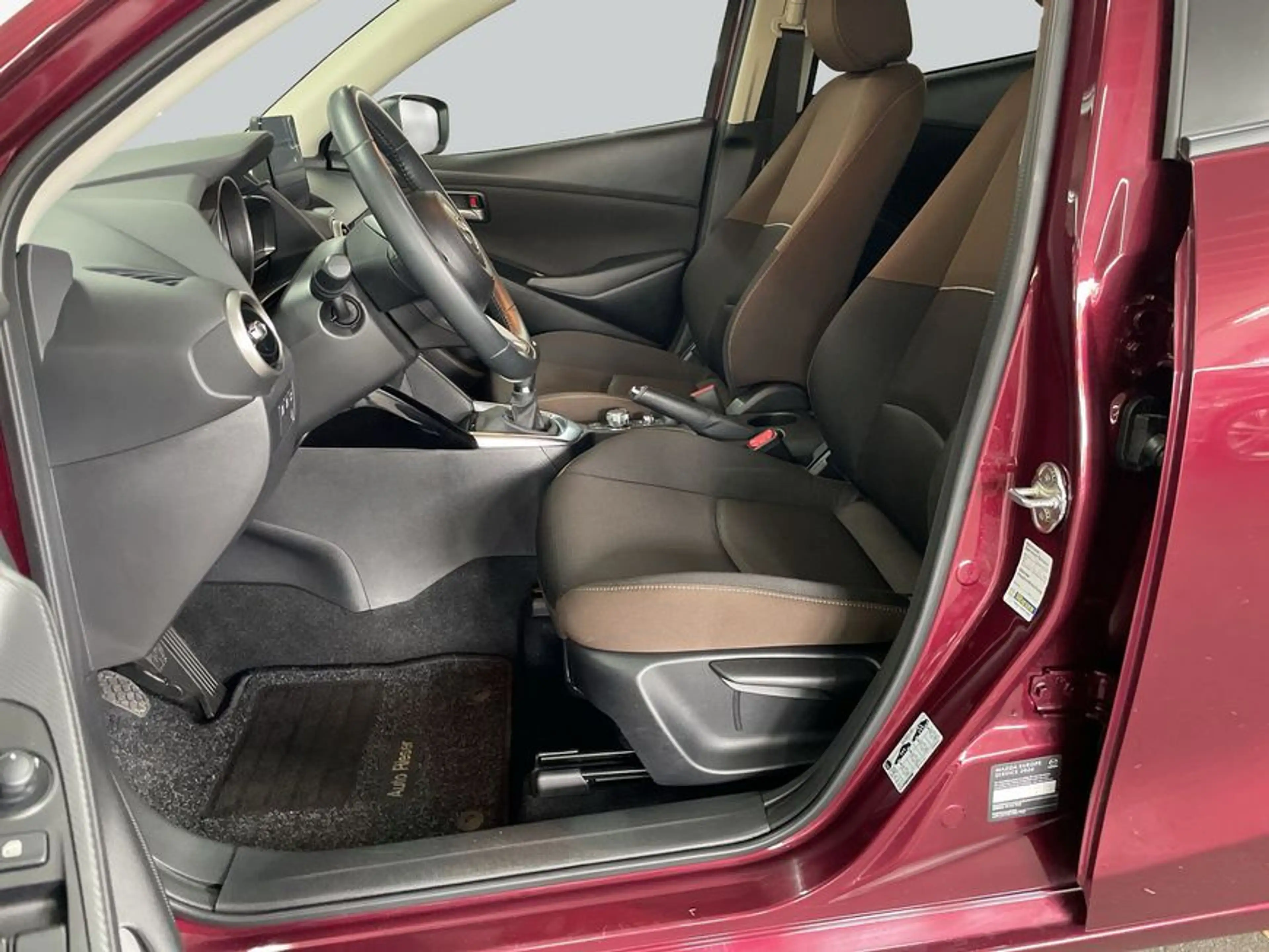Mazda 2 SKYACTIV-G 75 Exclusive-Line — photo 9