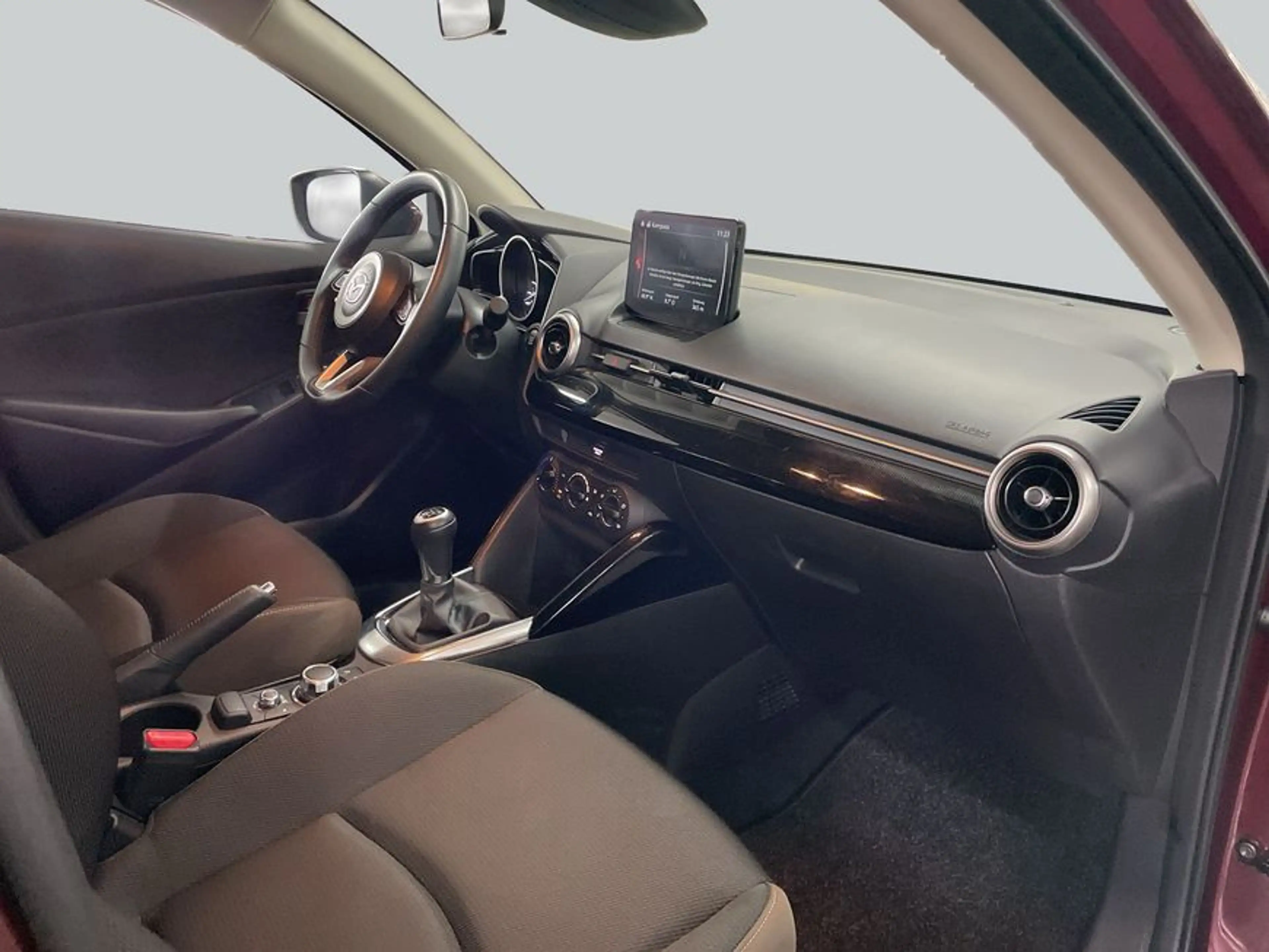 Mazda 2 SKYACTIV-G 75 Exclusive-Line — photo 15