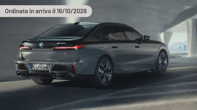 BMW i7 M70