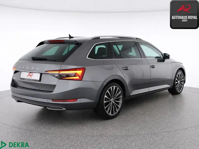 Skoda Superb view 5
