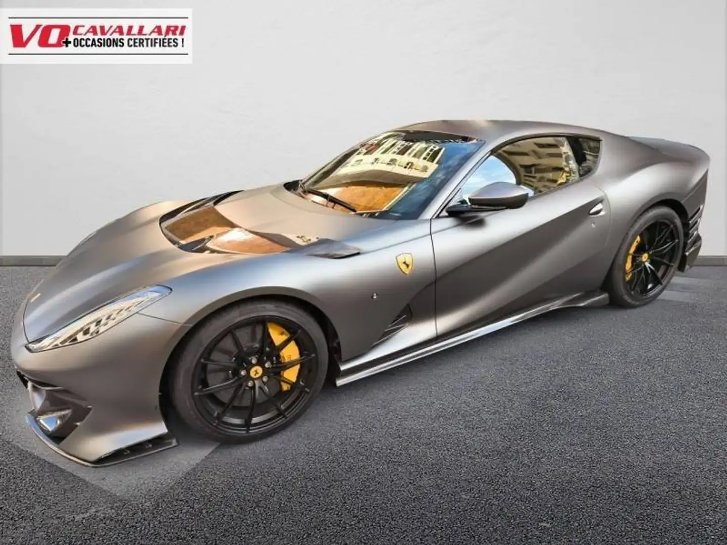 Ferrari 812 Competizione 6.5 V12 830 ch Gris - 1