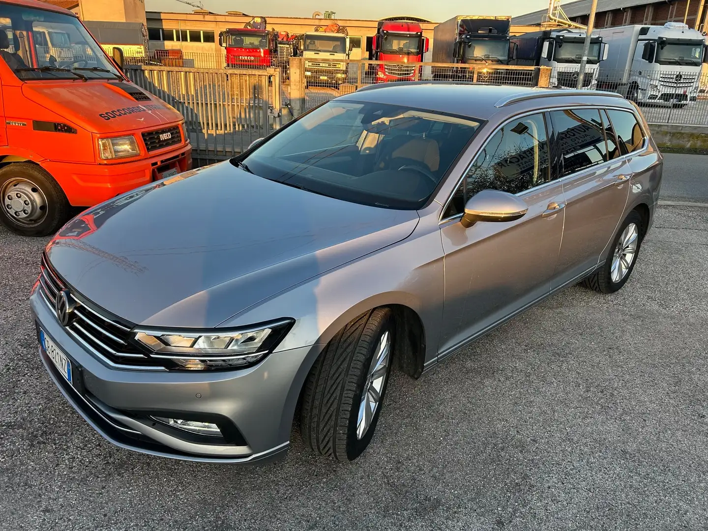 Volkswagen Passat Variant Passat VIII Variant 2.0 tdi 150cv *GANCIO TRAINO* Grigio - 2