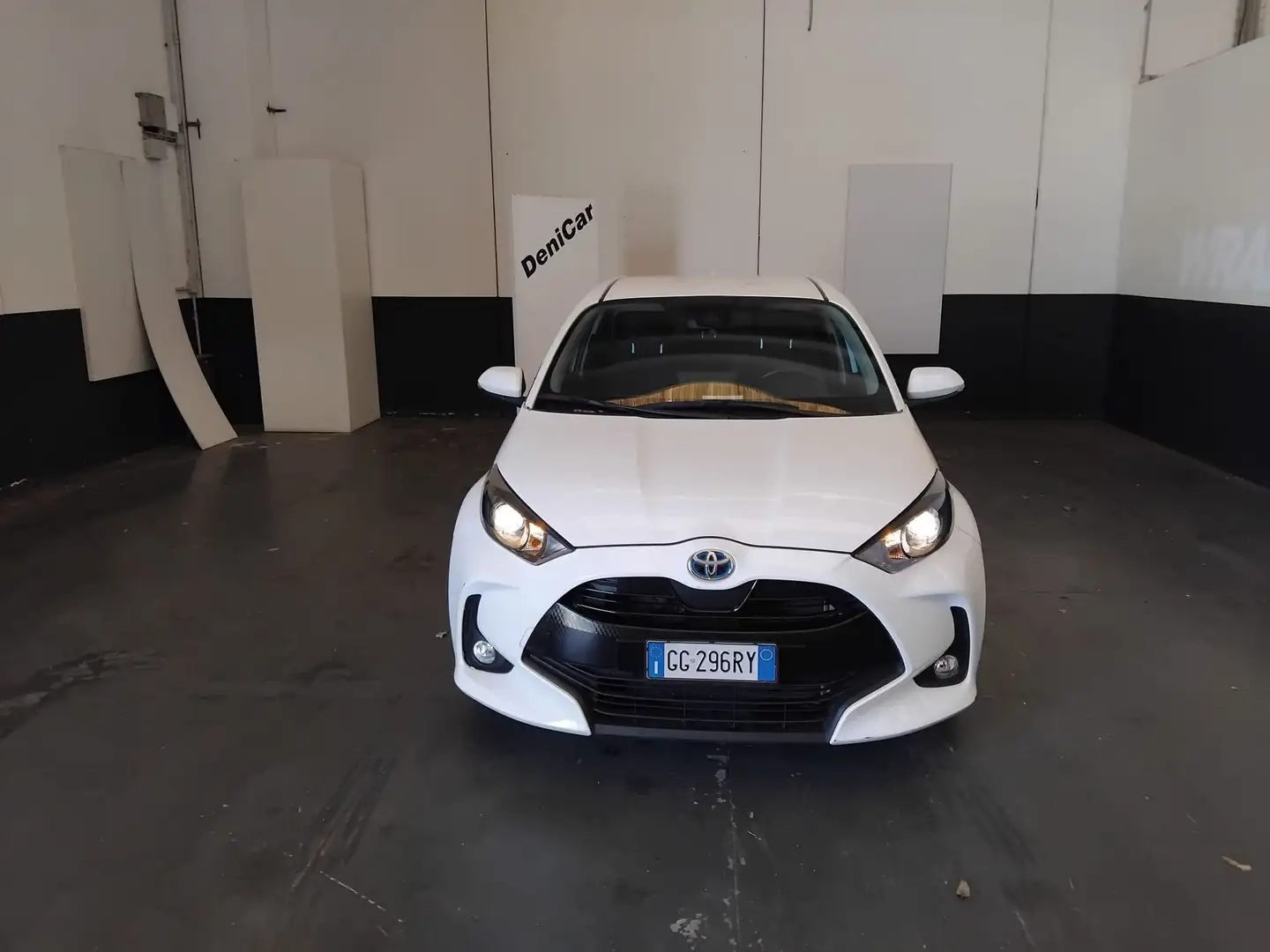 Toyota Yaris Yaris 1.5 Hybrid 5 porte Business Bianco - 2
