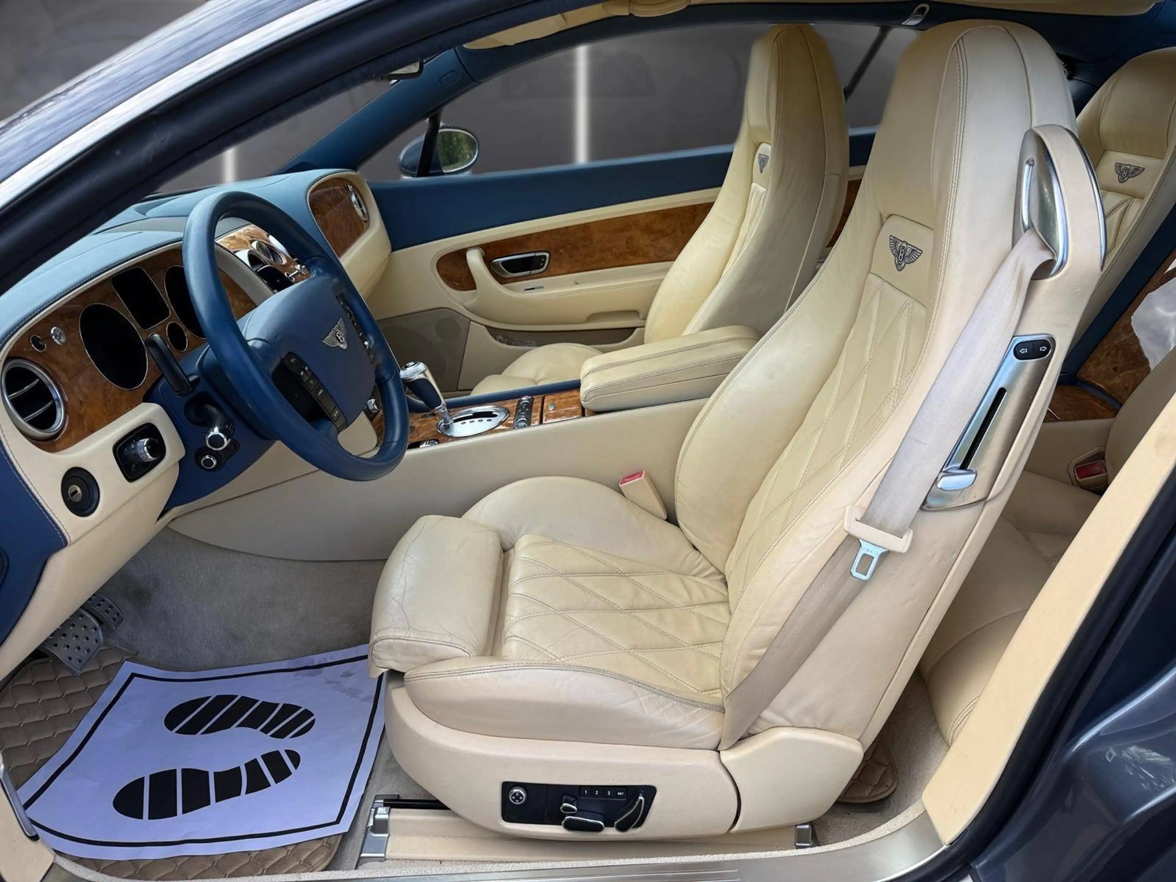 Bentley Continental GT W12 Sportwagen/ Coupé — photo 10