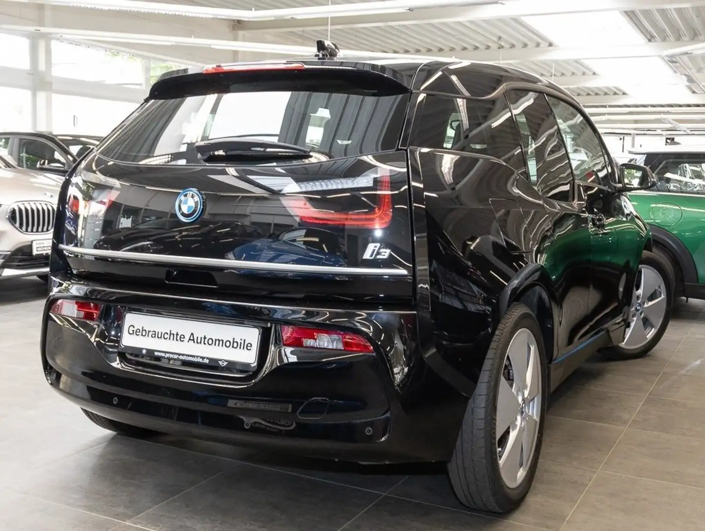 BMW i3 120 DAB LED WLAN Navi Bus. Tempomat Shz PDC Schwarz - 2