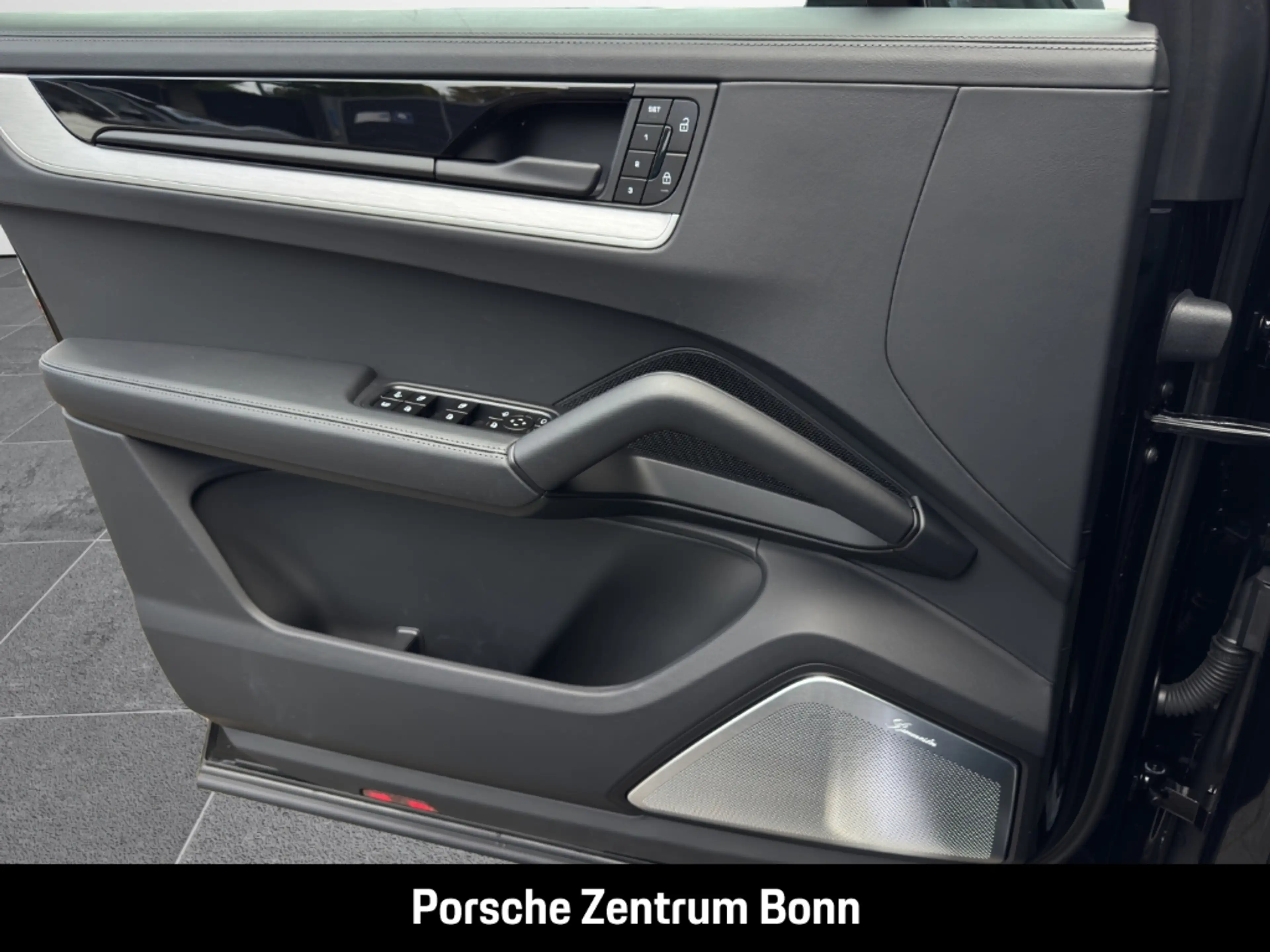 Porsche Cayenne S E-Hybrid Black Edition Burmester InnoDrive — photo 12