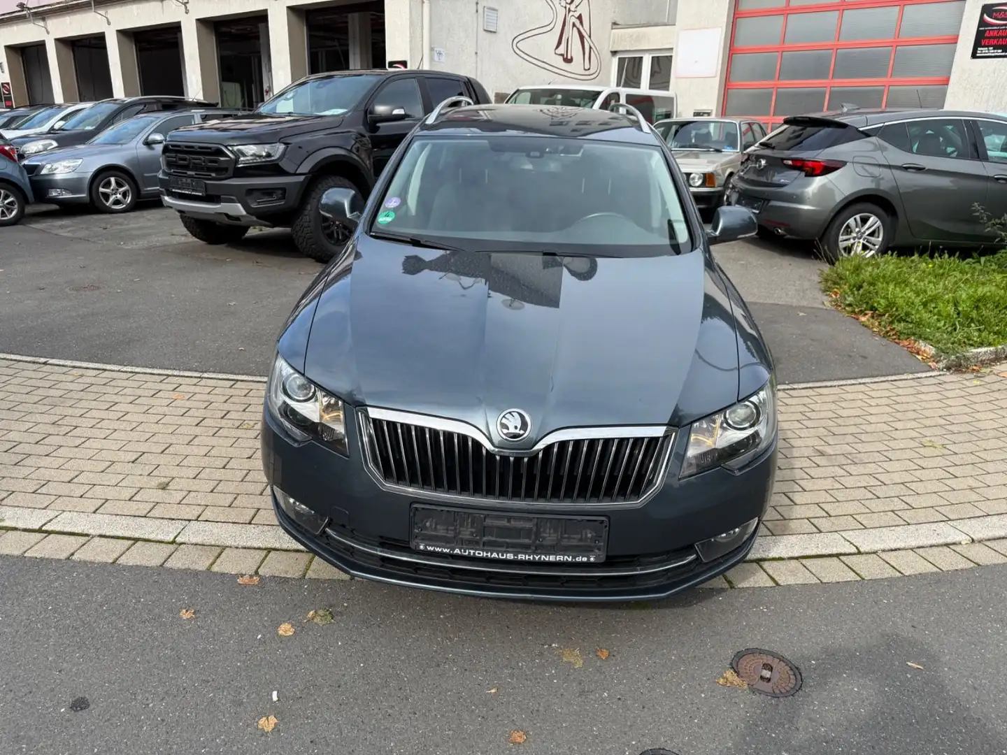 Skoda Superb Combi Ambition 1. Hand,SHZ,PDC,klimaautom Grijs - 2