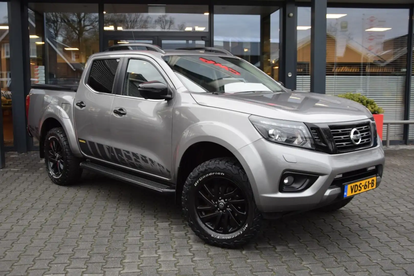 Nissan Navara 2.3 DCI DUBBEL CABIN BE TREKKER  N-GUARD BE TREKKE Grijs - 1