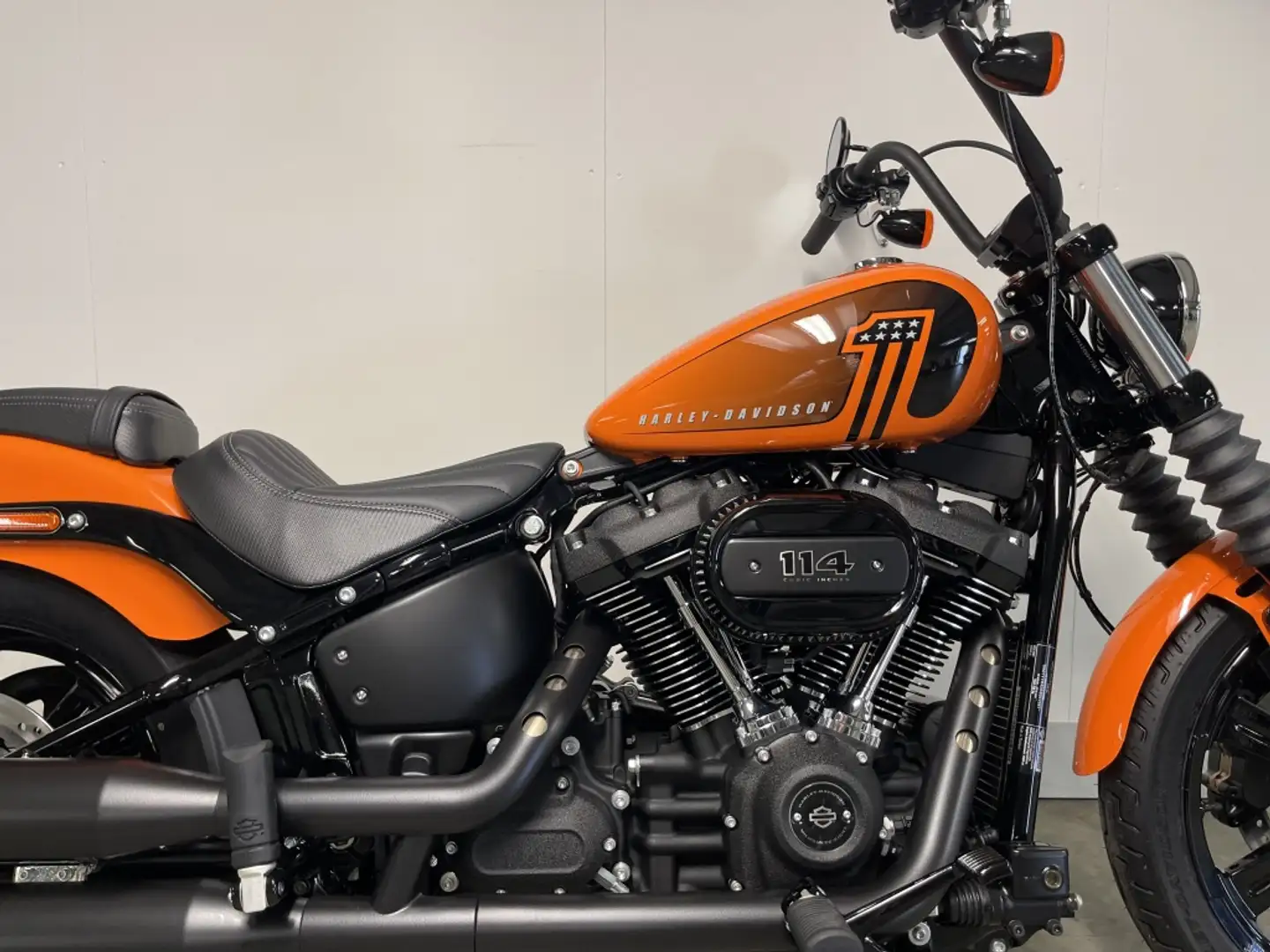 Harley-Davidson Street Bob SOFTAIL FXBB Oranžová - 2