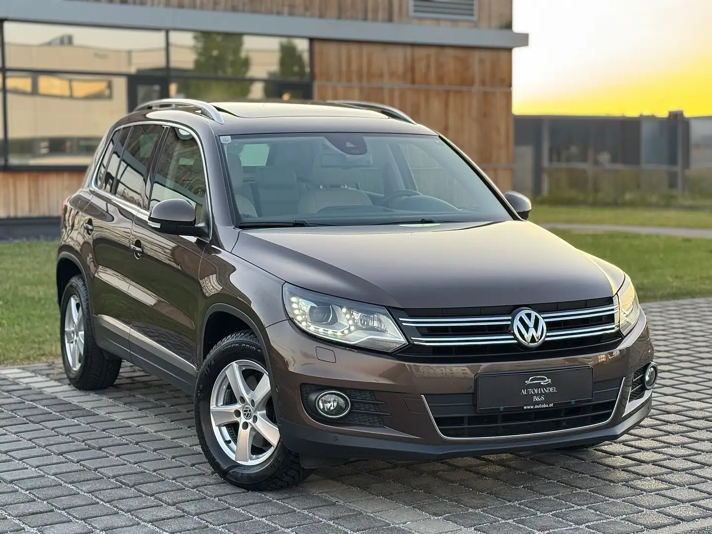 Volkswagen Tiguan 1,4 TSI Sky BMT DSG *TOP AUSSTATTUNG* Marrón - 1