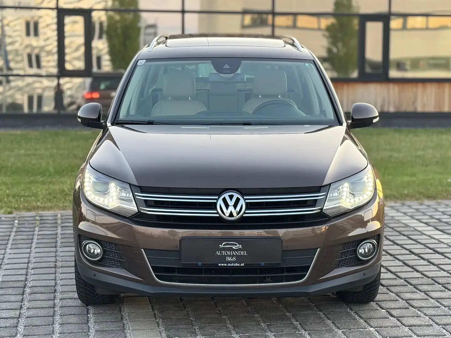 Volkswagen Tiguan 1,4 TSI Sky BMT DSG *TOP AUSSTATTUNG* Marrón - 2