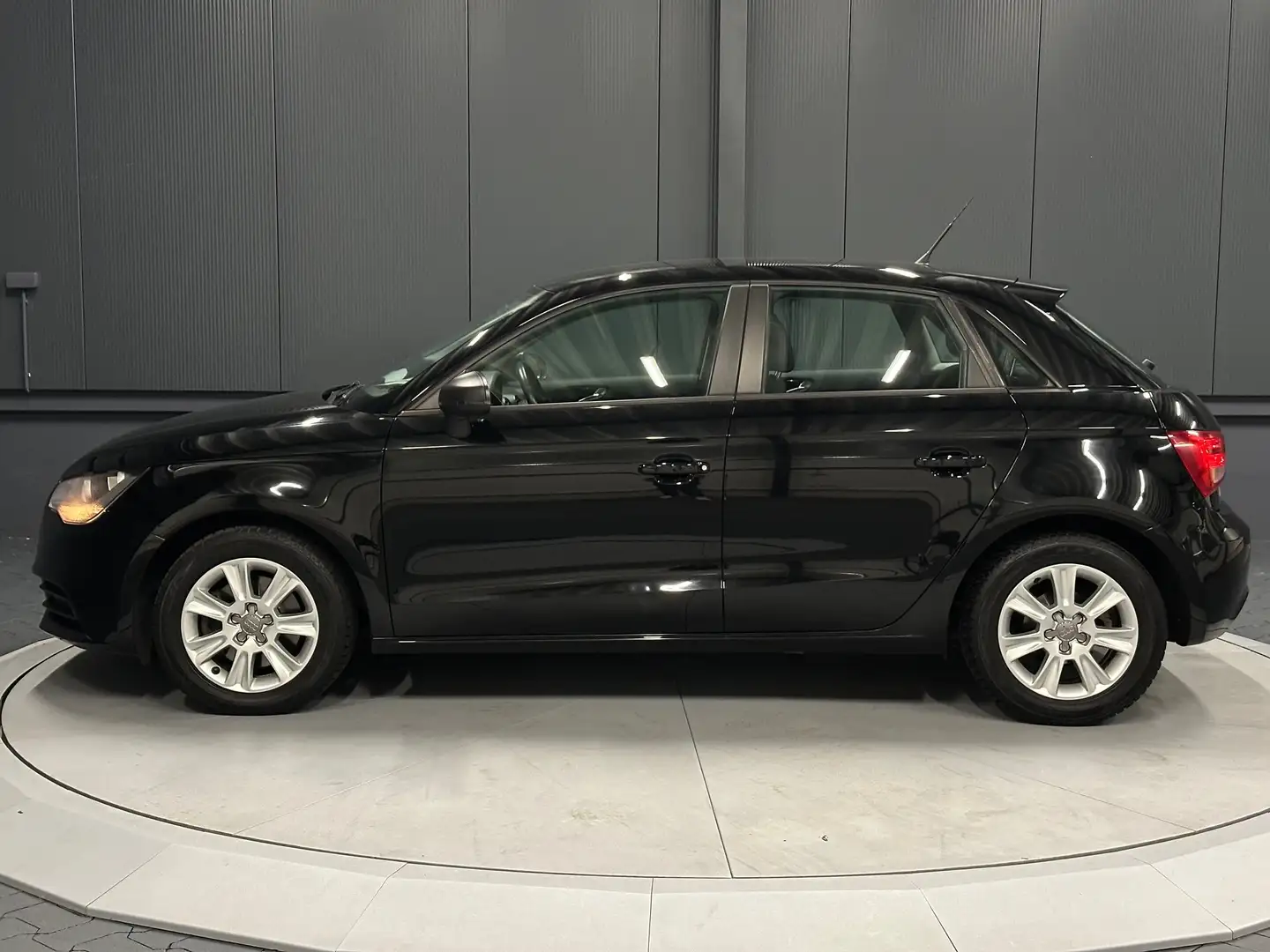 Audi A1 Sportback attraction S-tronic*Allwetter*Sitzhg*ALU crna - 2