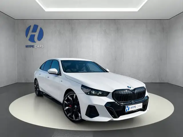 BMW 5 Series view 3