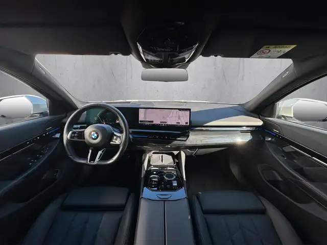 BMW 5 Series view 14
