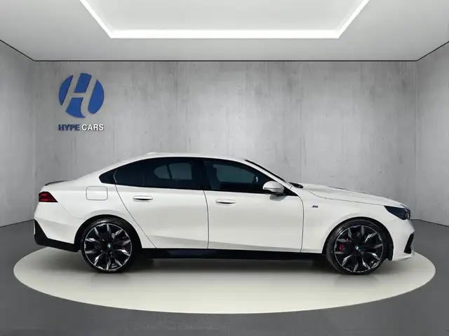 BMW 5 Series view 7