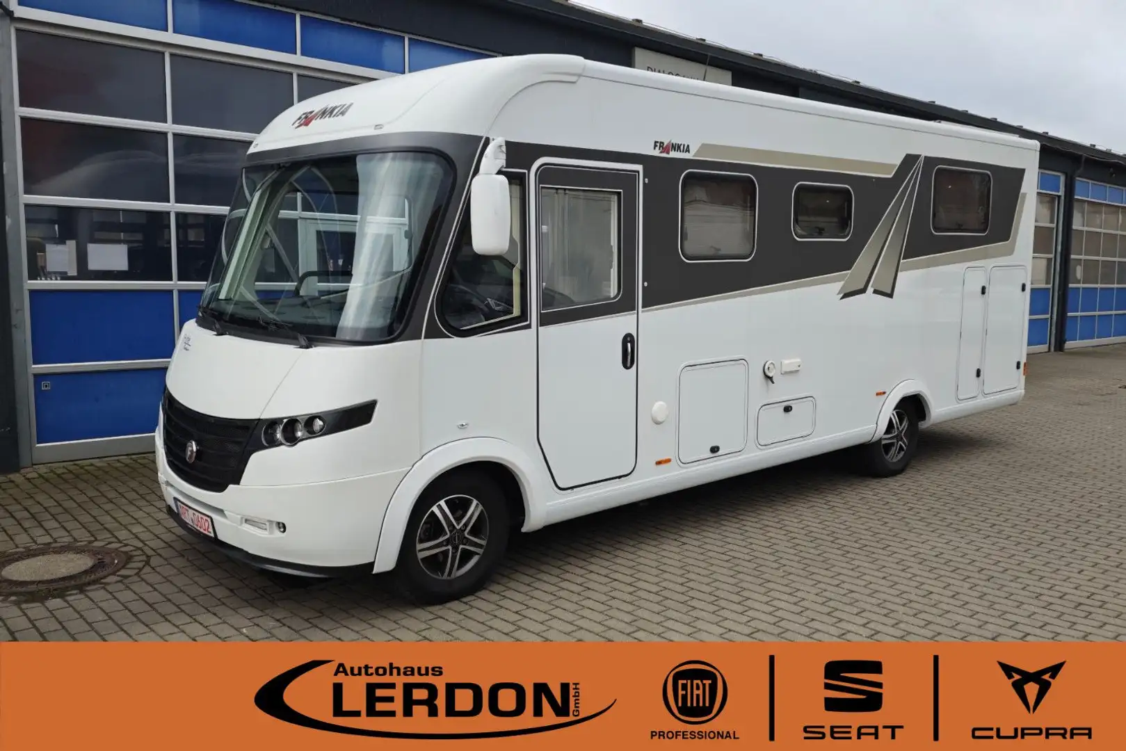 Frankia I 740 QD Hubstützenanlage|AHK|Solar Weiß - 1