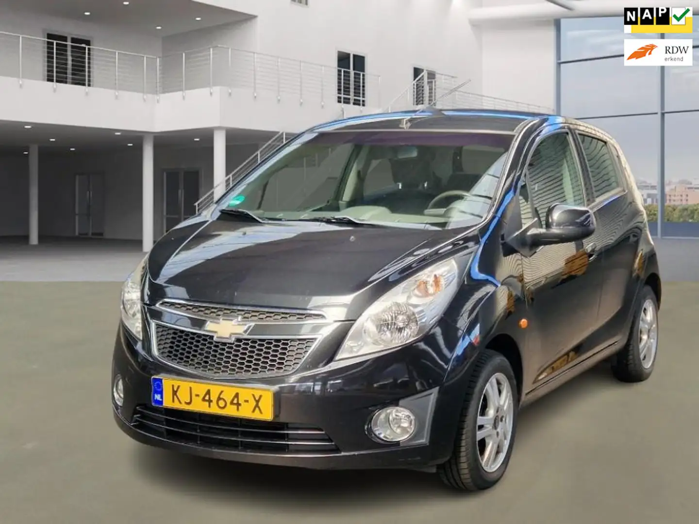 Chevrolet Spark 1.0 16V L /airco/elekramen/stuurbekr/lage km/2xsle Zwart - 1