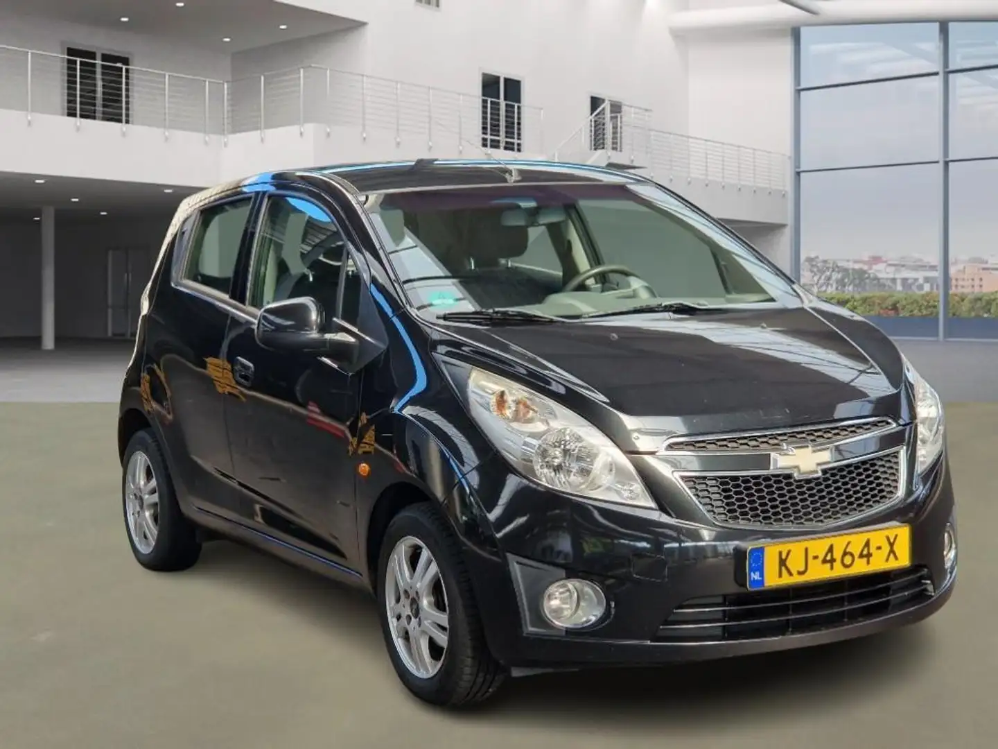 Chevrolet Spark 1.0 16V L /airco/elekramen/stuurbekr/lage km/2xsle Zwart - 2