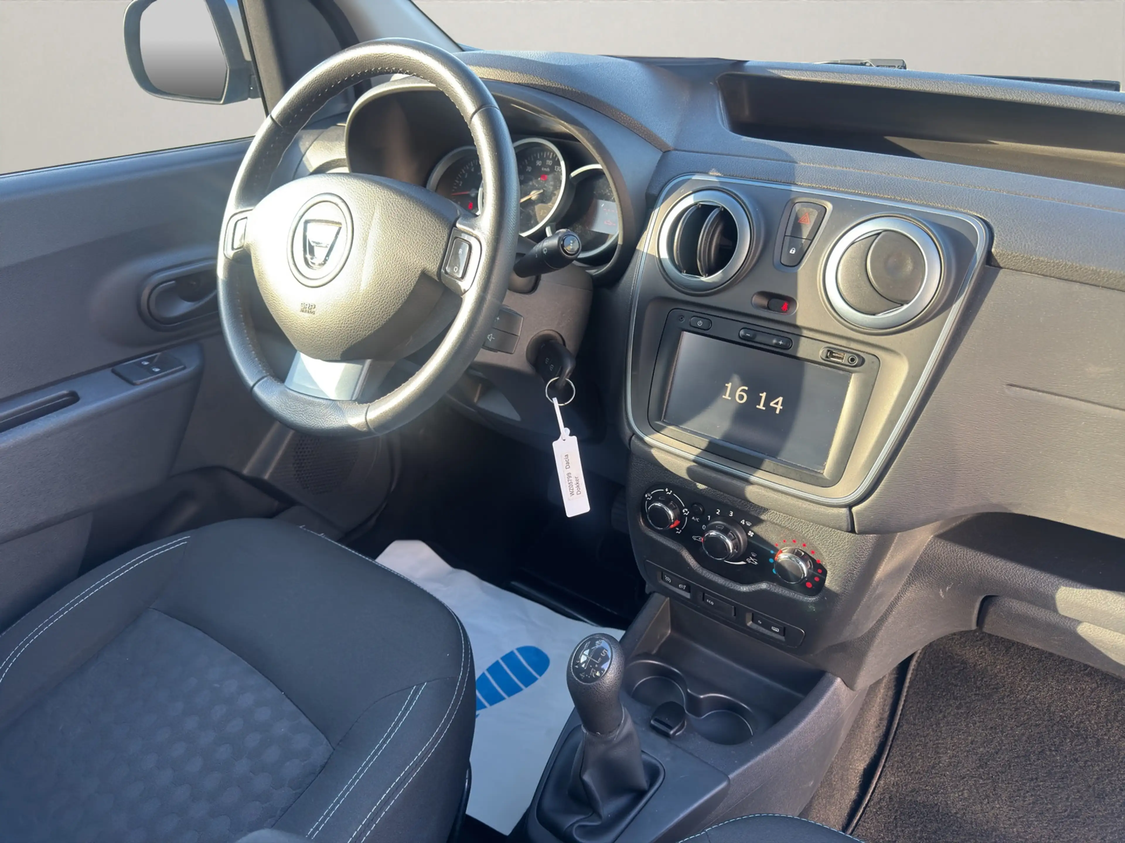 Dacia Dokker Stepway Celebration~1.HAND~NAVI~TEMPOM~SHZG~PDC~DA — photo 14