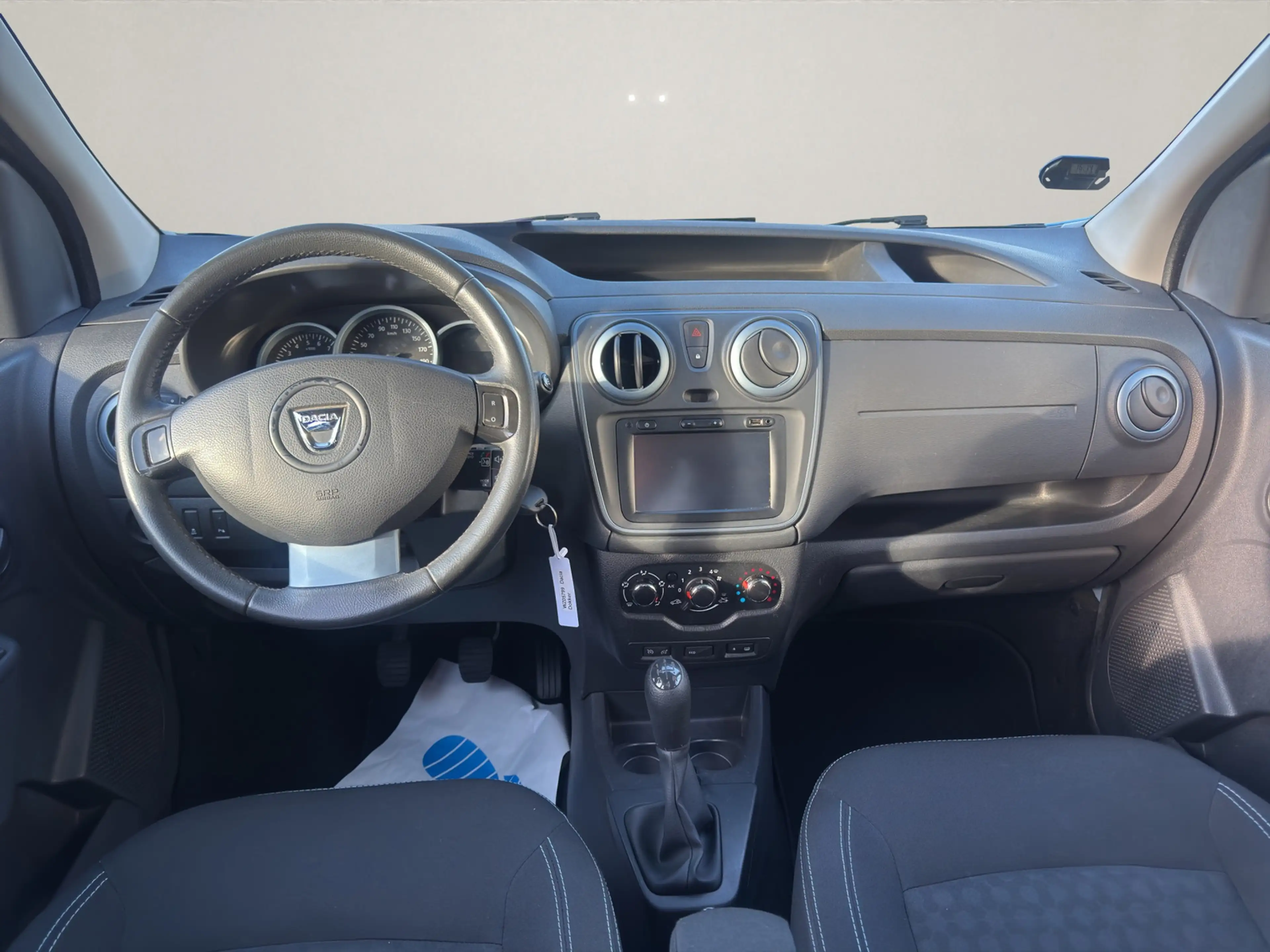 Dacia Dokker Stepway Celebration~1.HAND~NAVI~TEMPOM~SHZG~PDC~DA — photo 9