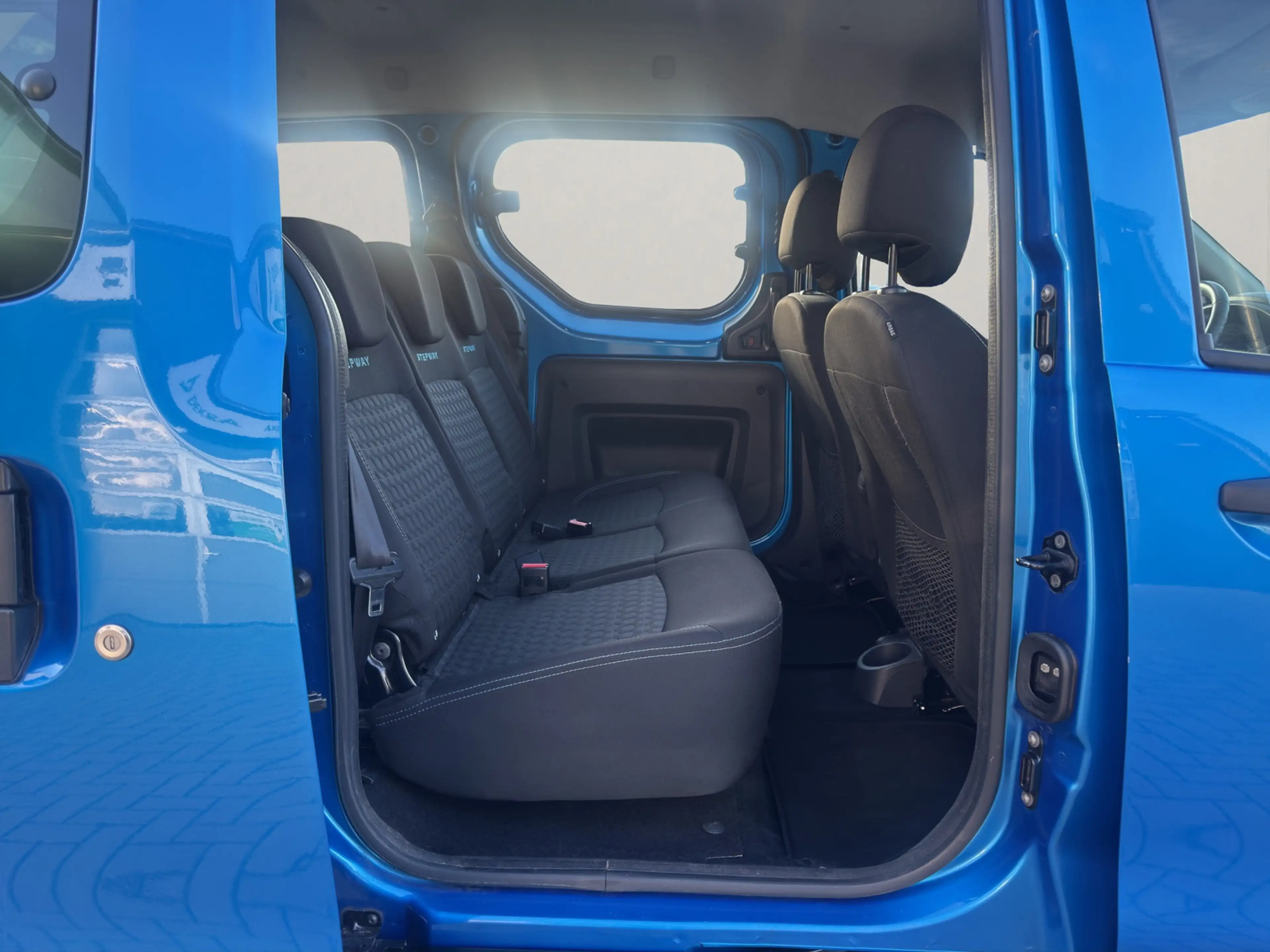 Dacia Dokker Stepway Celebration~1.HAND~NAVI~TEMPOM~SHZG~PDC~DA — photo 15