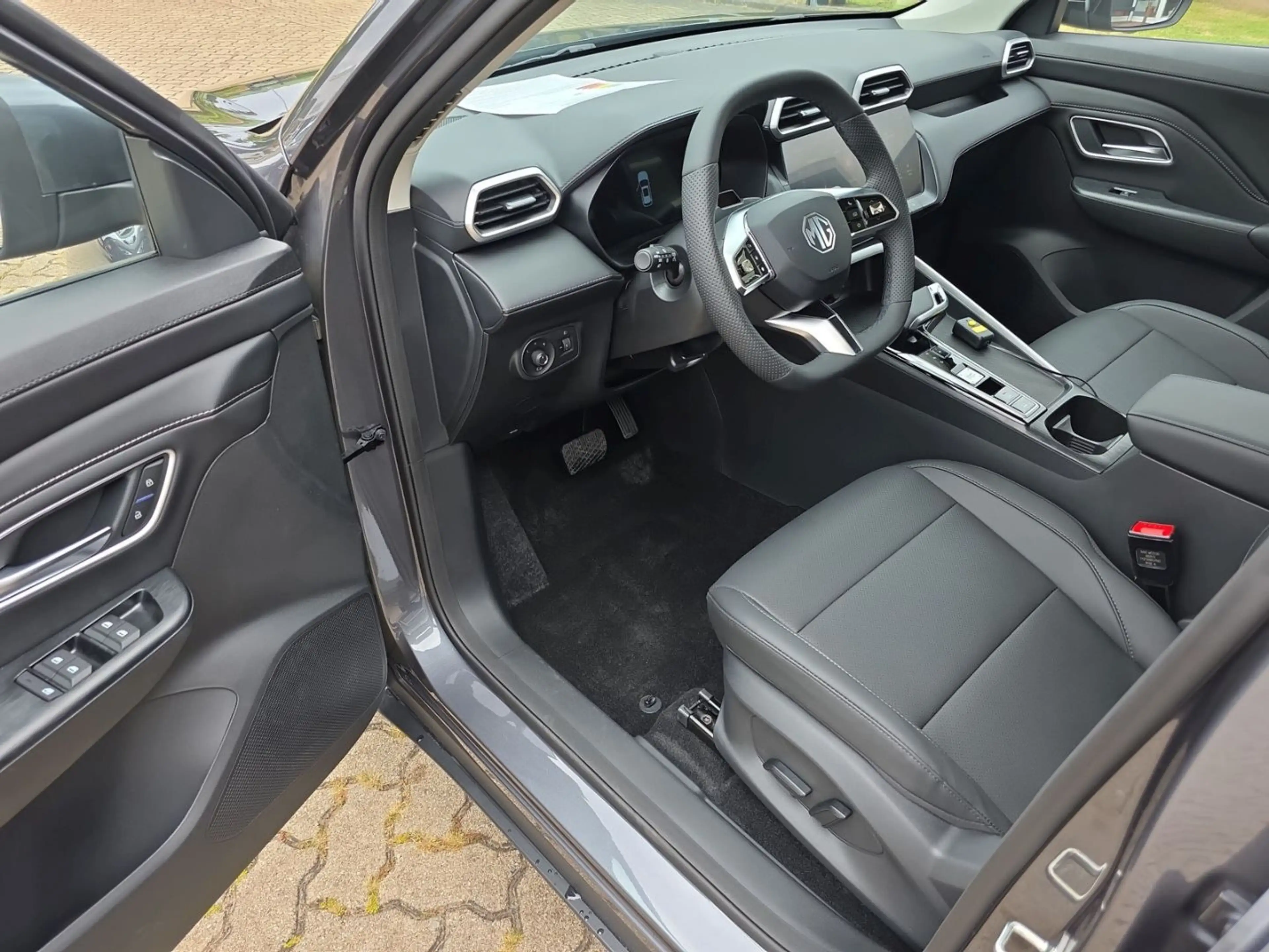 MG ZS Hybrid+ Luxury PANORAMA APP 360° NAVI LHZ LED — photo 11