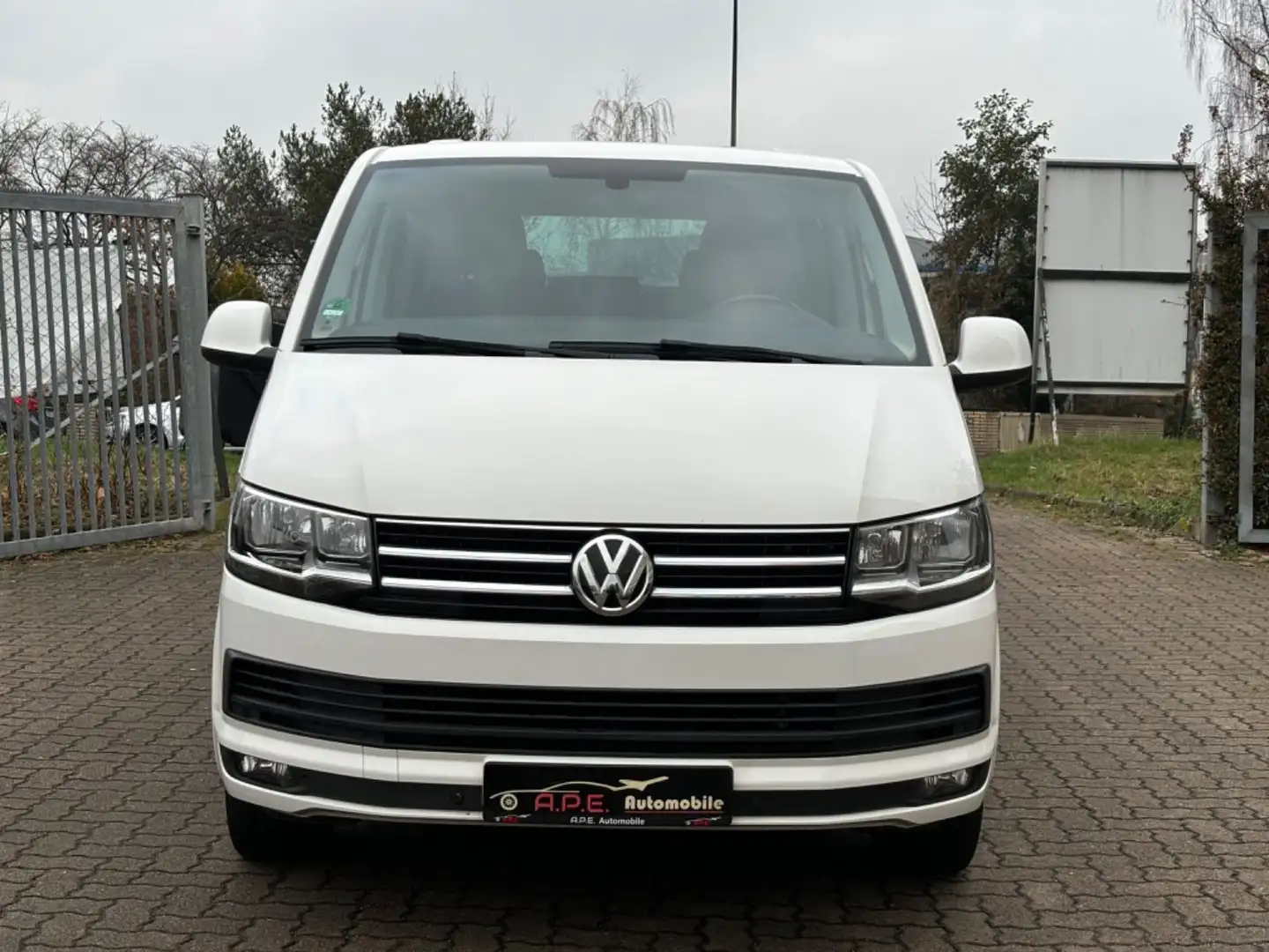 Volkswagen T6 Multivan 2.0 TDI 102PS NAVI GARANTIE Weiß - 2