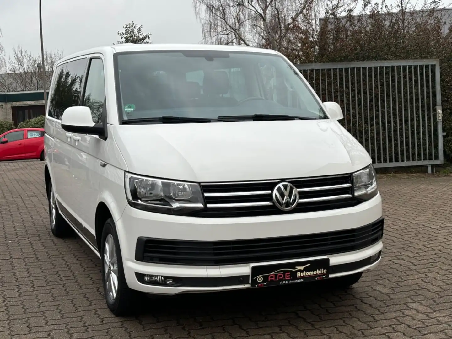 Volkswagen T6 Multivan 2.0 TDI 102PS NAVI GARANTIE Weiß - 1