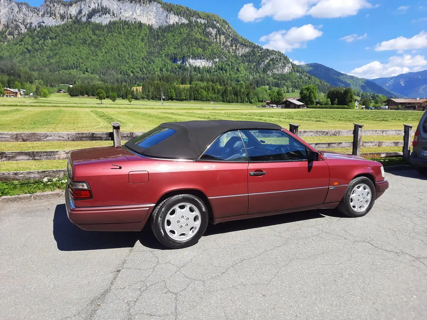 Mercedes-Benz E 320 Cabrio Aut. Czerwony - 1