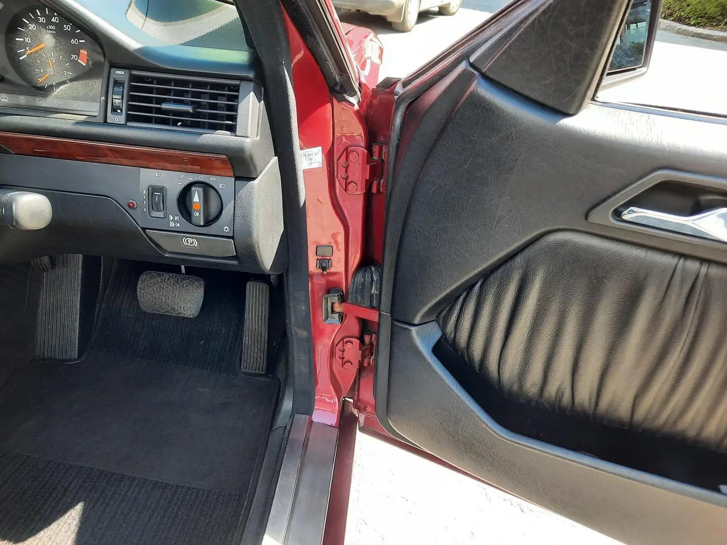 Mercedes-Benz E 320 Cabrio Aut. Czerwony - 2