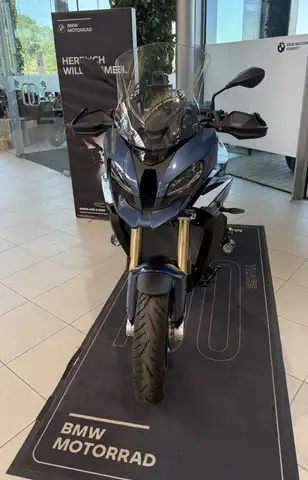 BMW S view 3