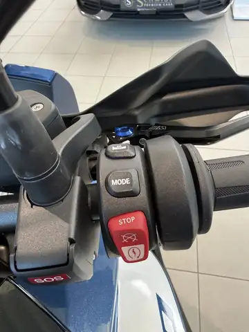 BMW S view 9
