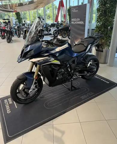 BMW S view 4