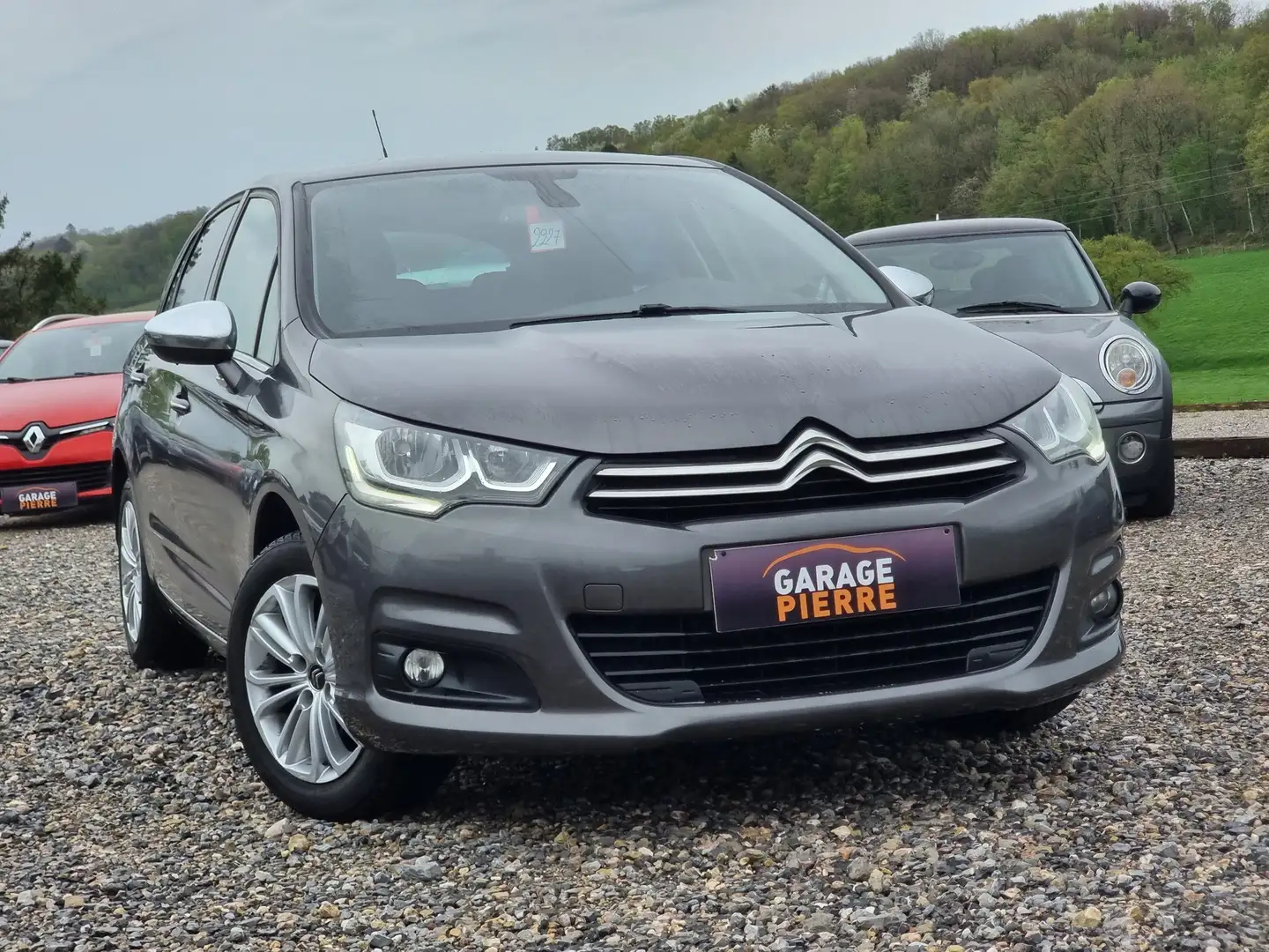 Citroen C4 1.2 PureTech Feel Edition Grijs - 1