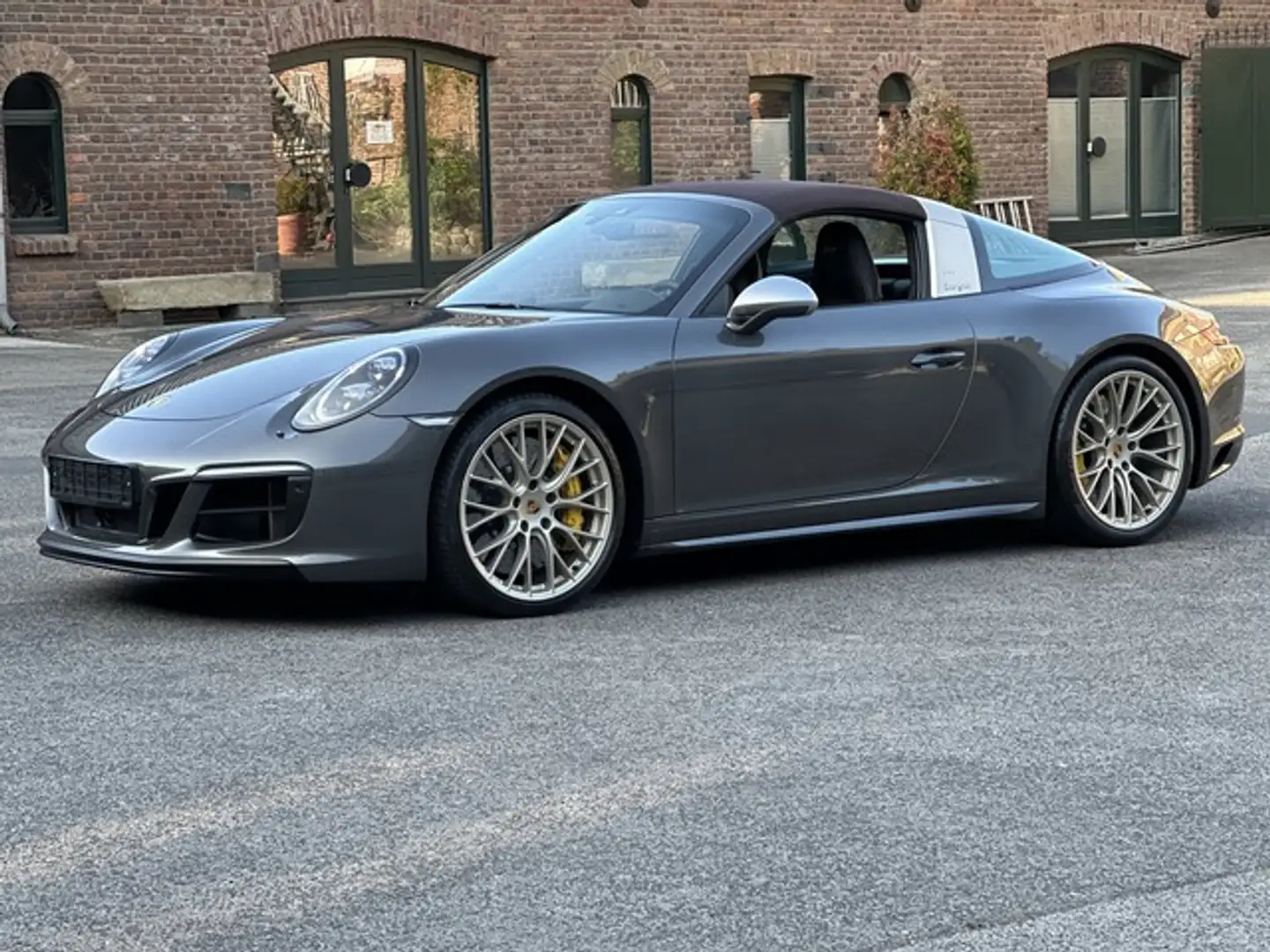 Porsche 991 911 Targa 4 GTS KERAMIK PCCB*LIFTSYSTEM*BOSE*PDDC* Grau - 1